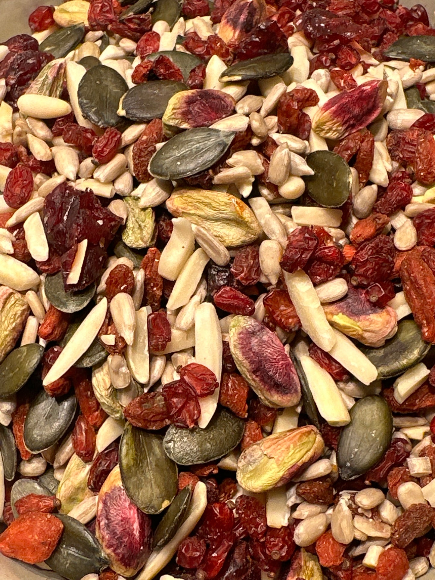 Salatmix bestehend aus Kernen & Trockenfrüchte